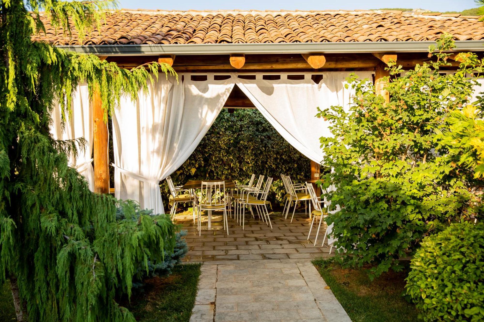 Casa Gace Hotel Korce Ngoại thất bức ảnh