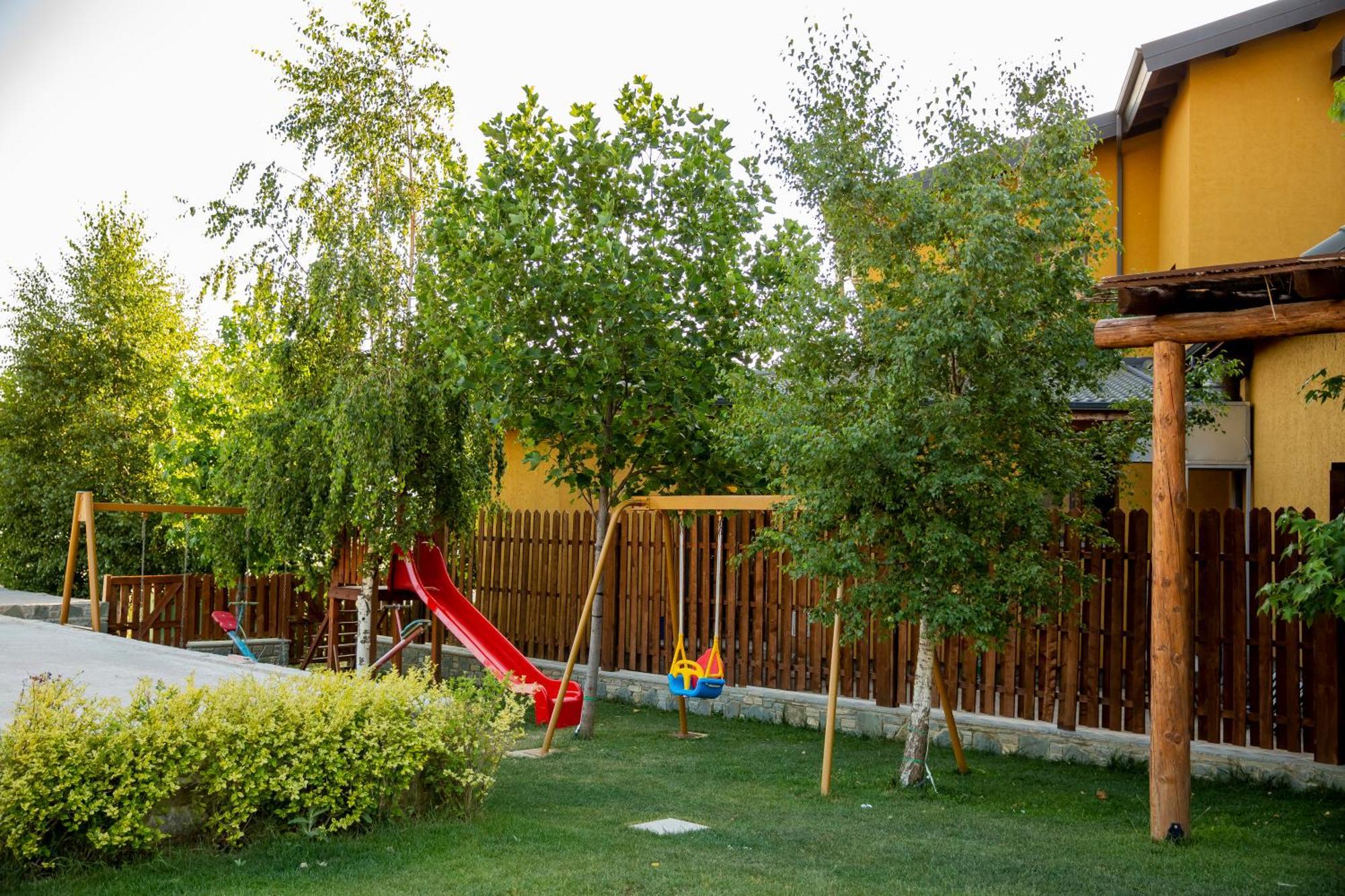 Casa Gace Hotel Korce Ngoại thất bức ảnh