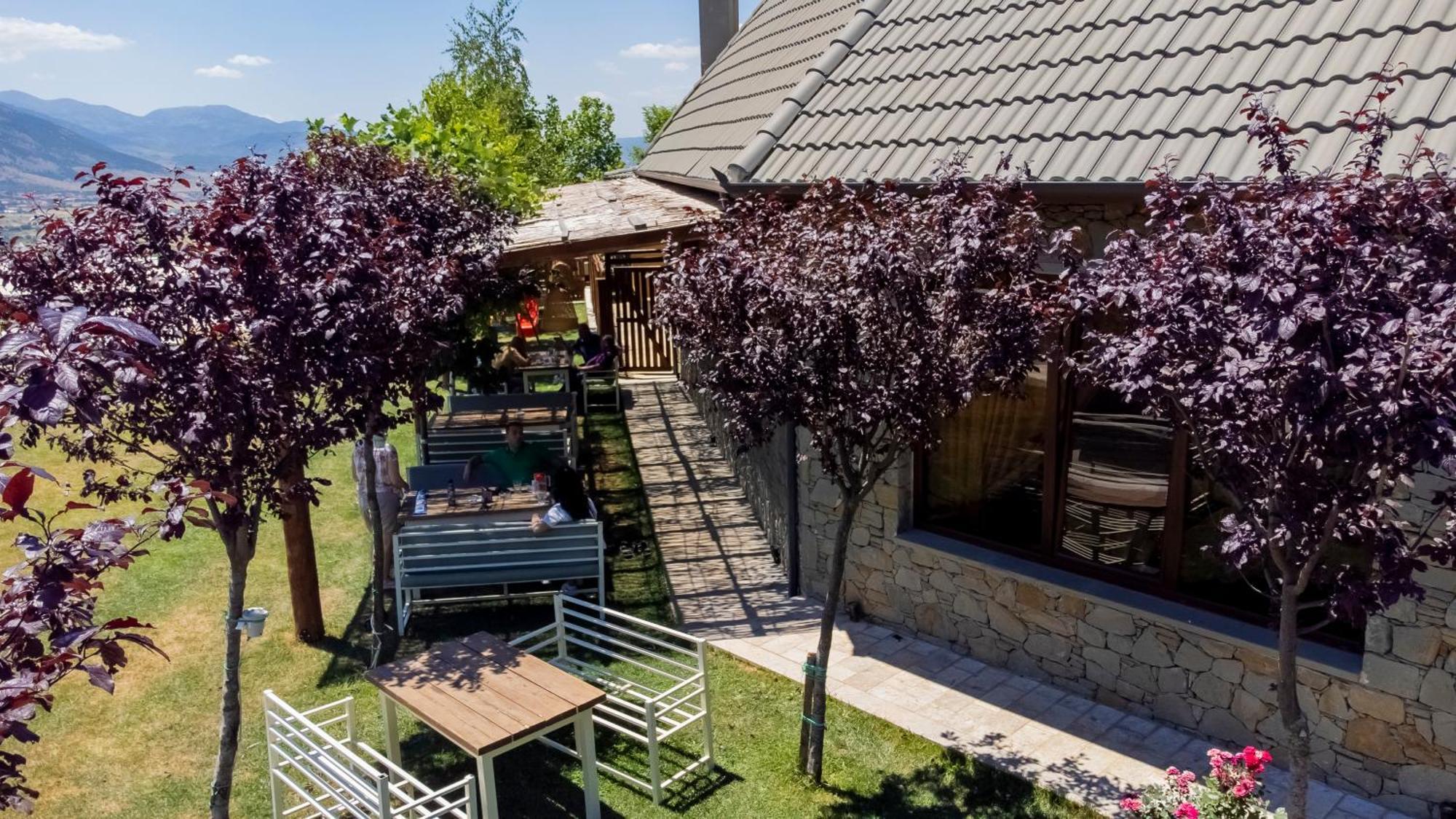 Casa Gace Hotel Korce Ngoại thất bức ảnh