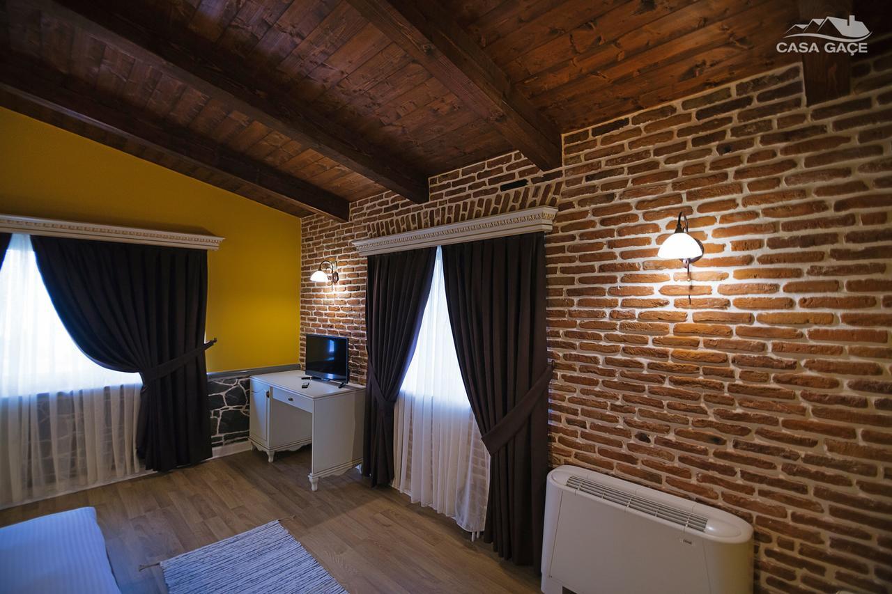 Casa Gace Hotel Korce Ngoại thất bức ảnh